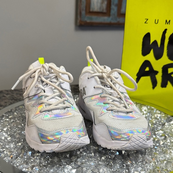 Zumba Fitness White leather Sneakers with Iridescent Accents EUC 5 - Picture 4 of 13